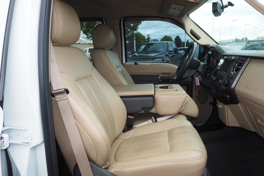 Used 2012 White Ford Lariat image 20