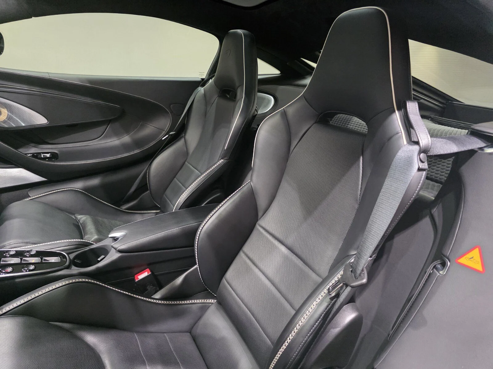 Used 2023 Silica White McLaren  image 8