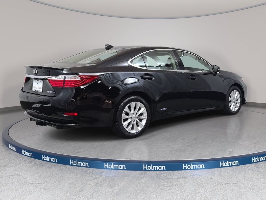 Used 2015 Obsidian Lexus 300h image 5