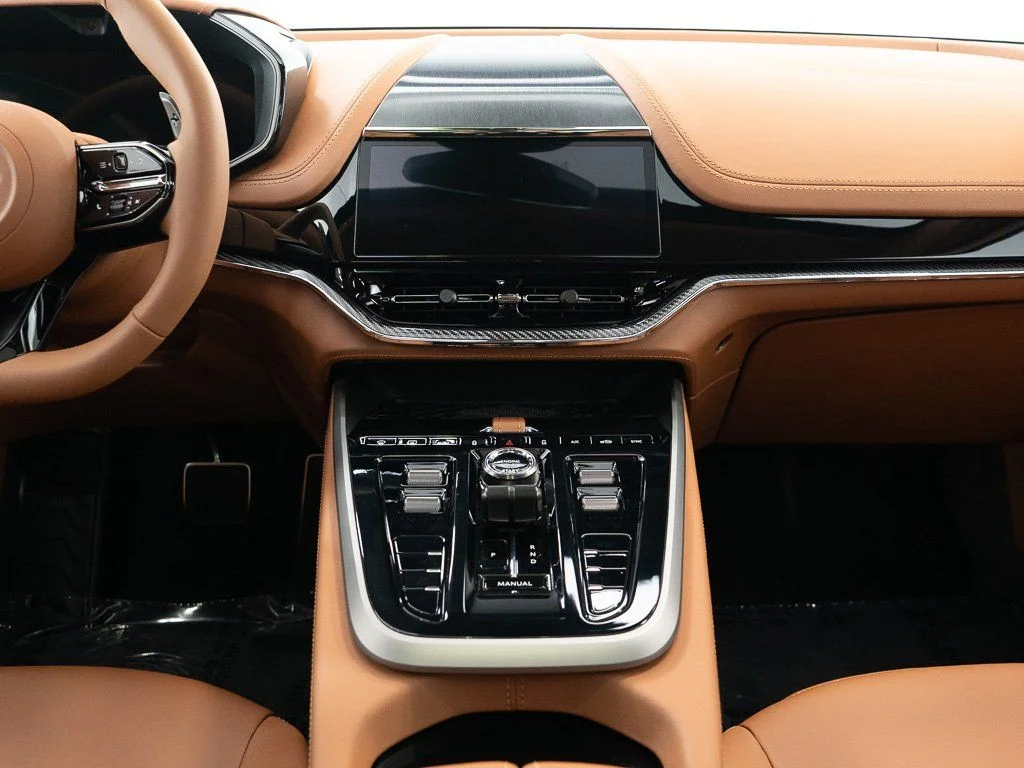 New 2026 Q Oberon Black Aston Martin 707 image 31