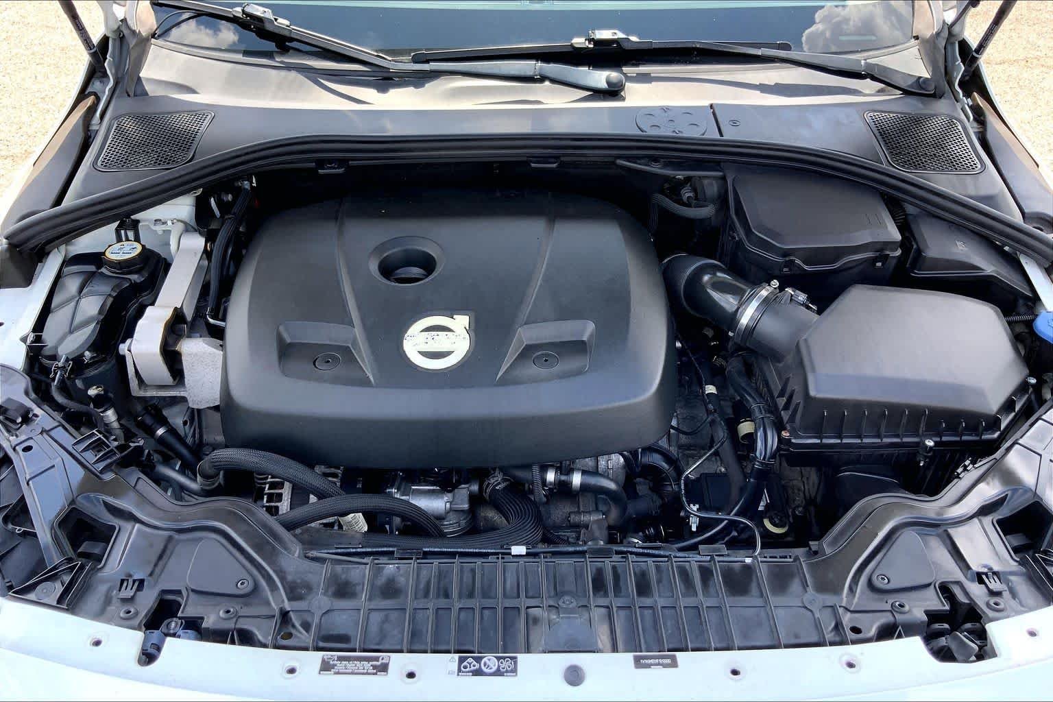 Used 2015 Crystal White Pearl Volvo T5 Drive-E Platinum image 31