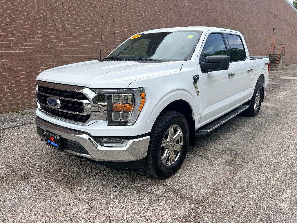 Used 2022 Oxford White Ford XLT image 1