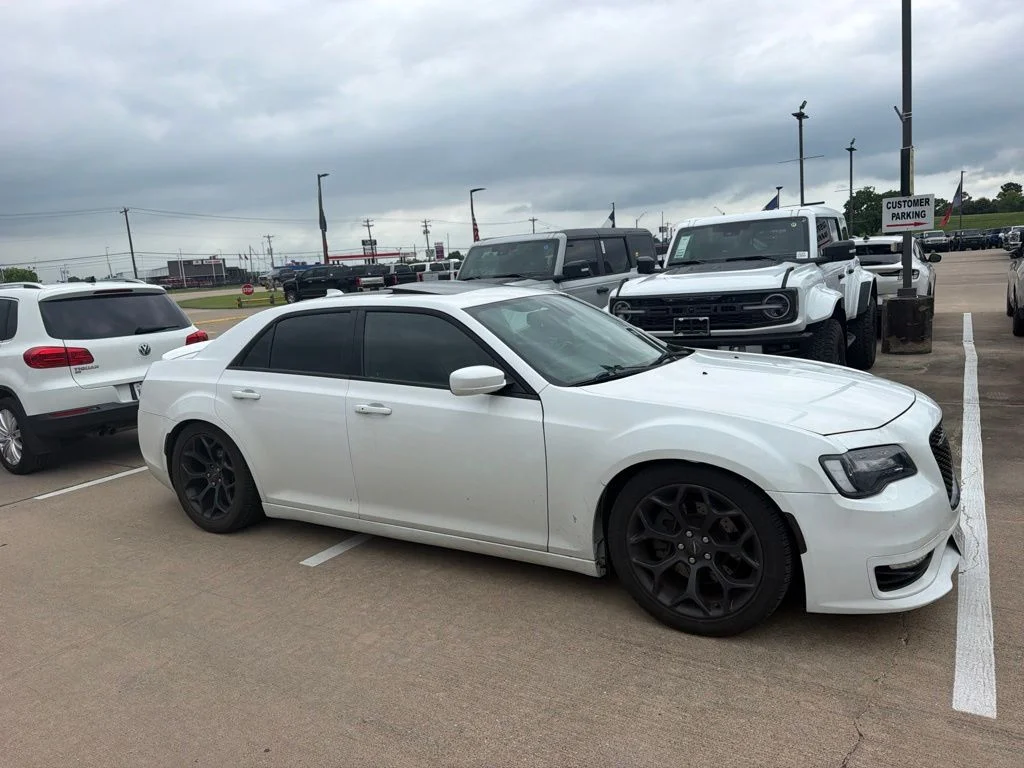 Used 2019 White Chrysler S image 4