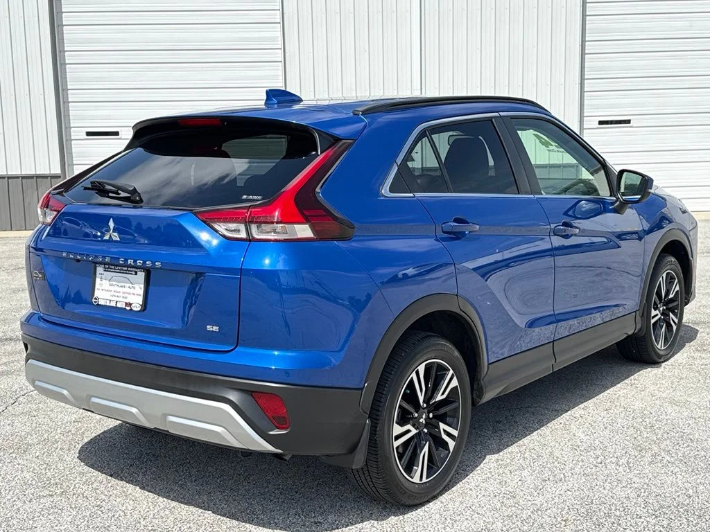 Used 2024 Blue Mitsubishi SE image 8