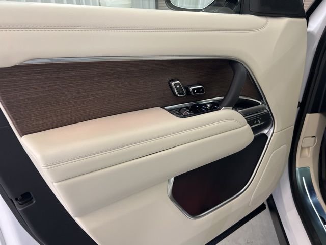 New 2026 Fuji White Land Rover SE image 8
