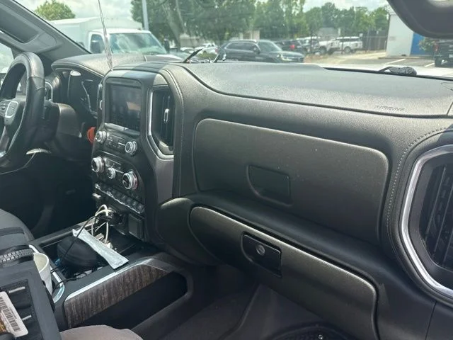 Used 2022 White GMC Denali image 21
