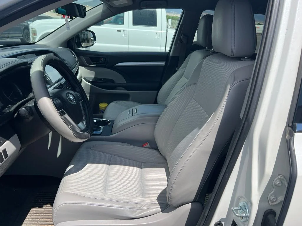 Used 2016 Blizzard Pearl Toyota LE Plus V6 image 6