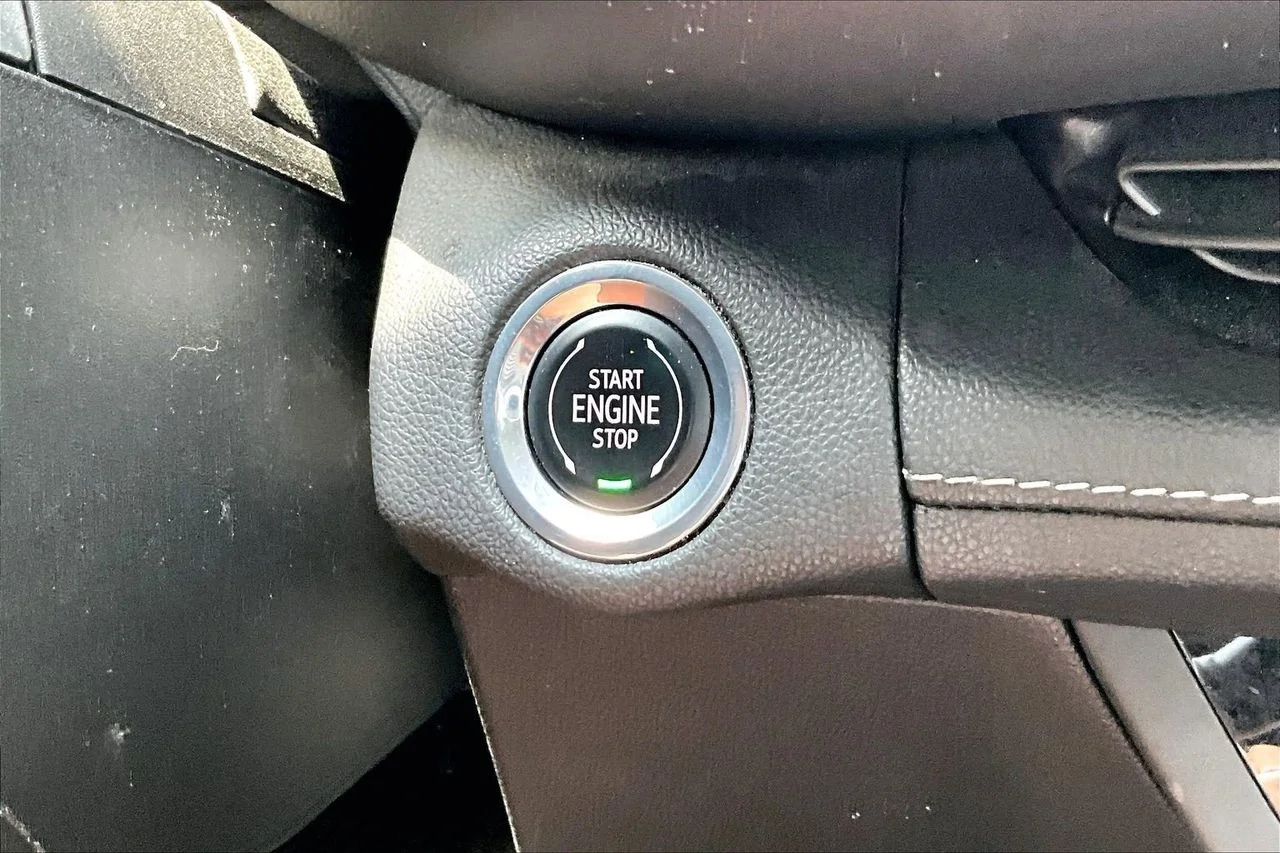 Used 2023 White Buick Essence image 27