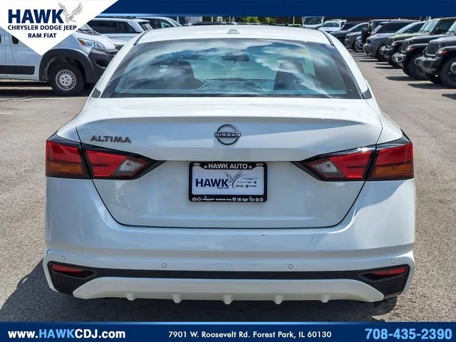 Used 2025 White Nissan 2.5 SV image 5