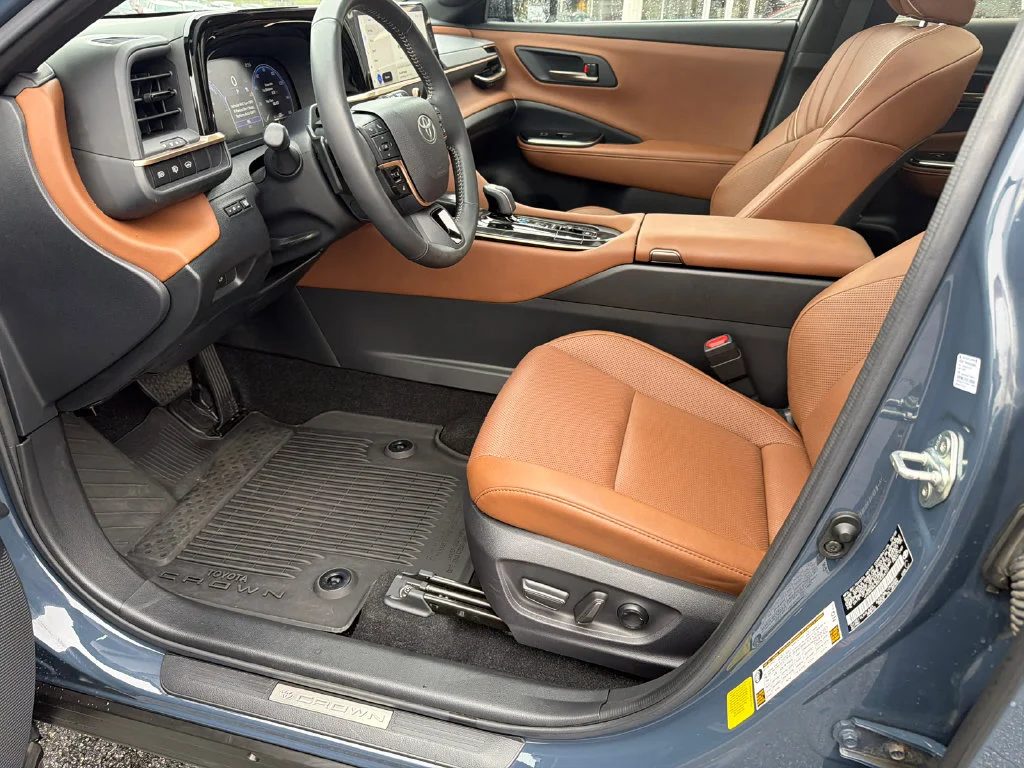 Used 2025 White Toyota Limited image 9