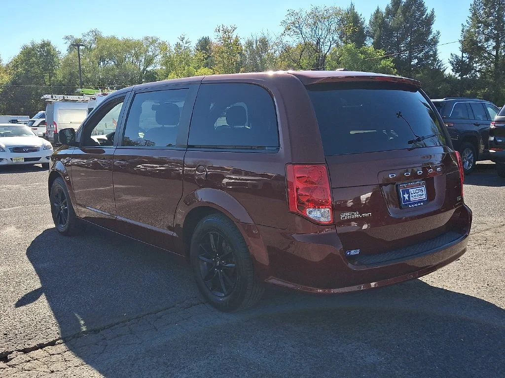 Used 2019 Red Dodge SXT image 8