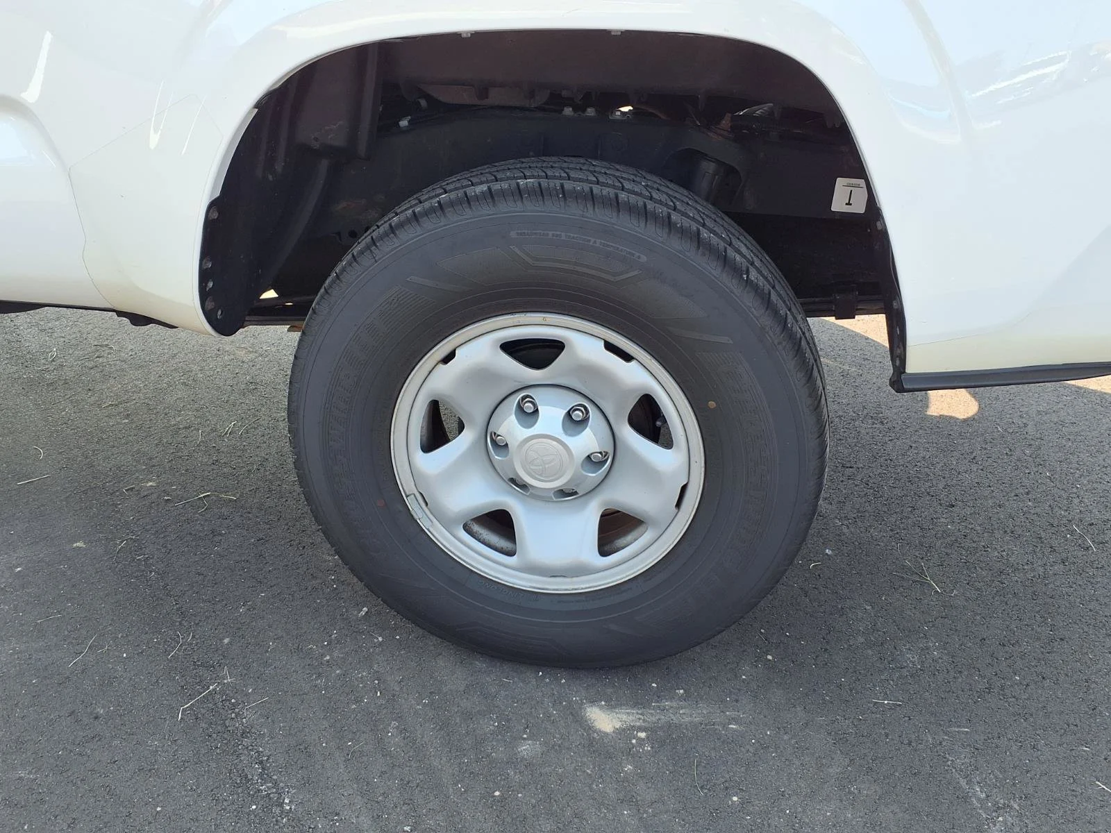 Certified Used 2022 White Toyota SR image 18