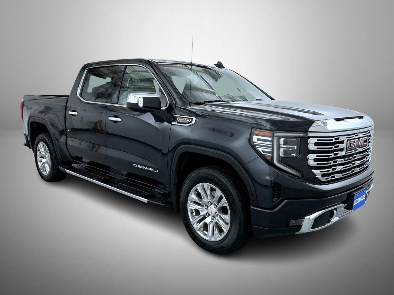 Used 2023 Silver GMC Denali image 3