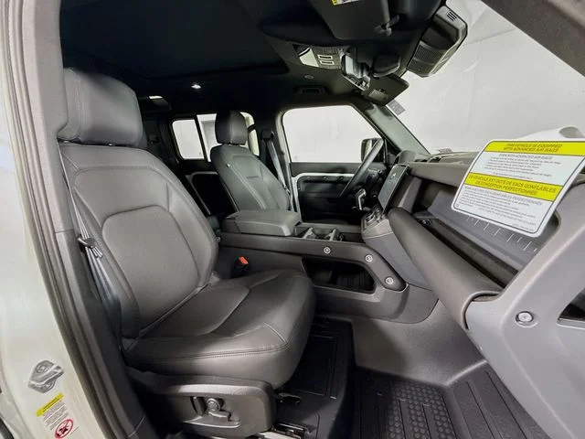 New 2026 Fuji White Land Rover X-Dynamic SE image 30