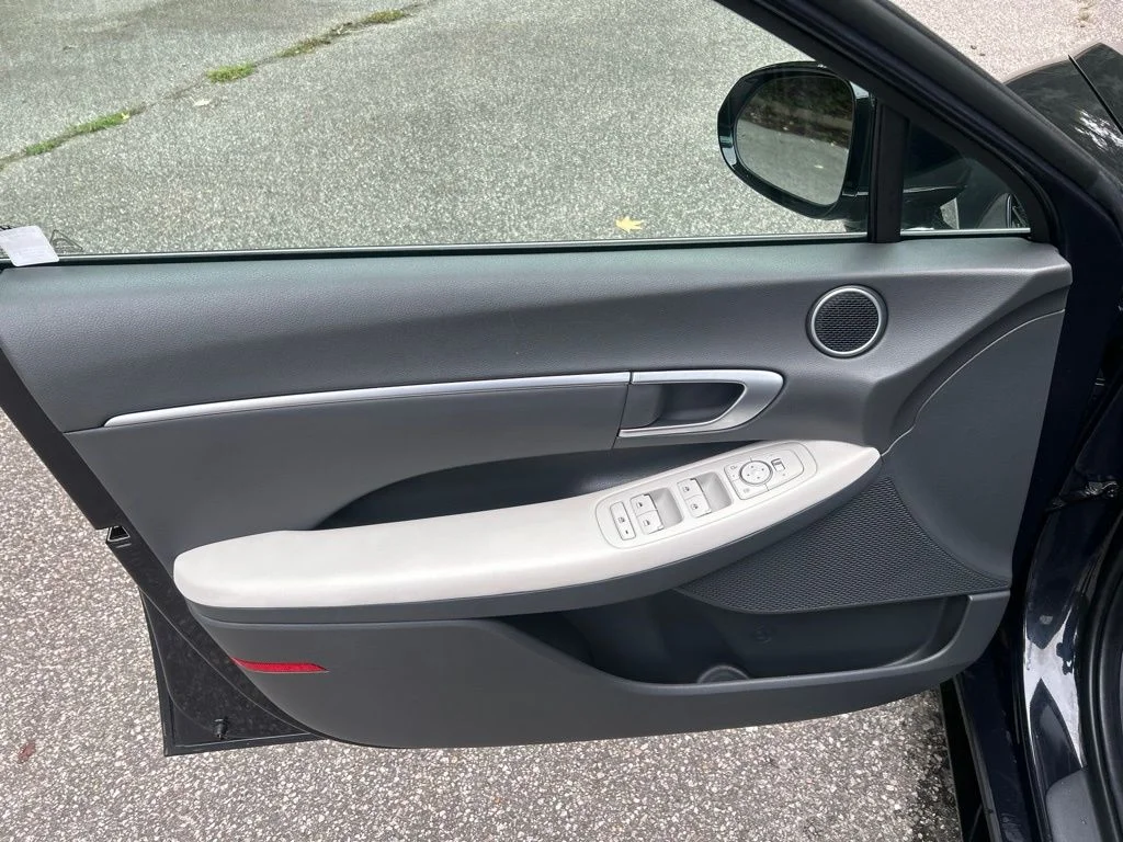Used 2025 Blue Hyundai SEL image 13
