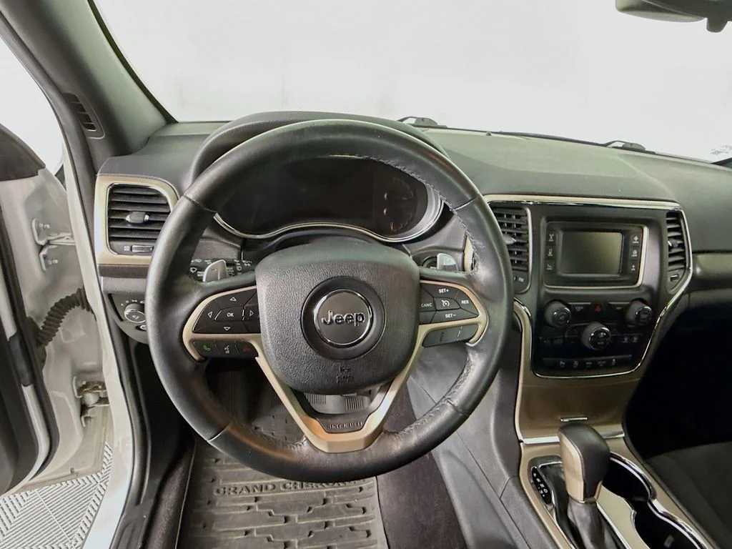 Used 2017 White Jeep Laredo image 12