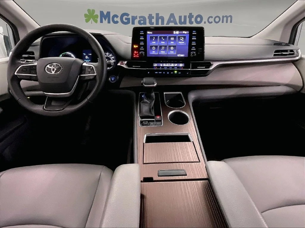 Used 2021 Silver Toyota XLE image 20