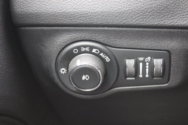 Used 2019 Gray Jeep Latitude image 17
