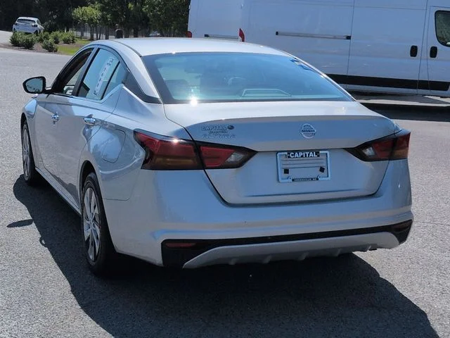 Used 2022 Silver Nissan 2.5 S image 5
