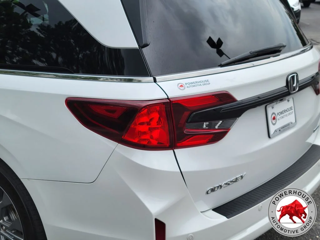 Used 2025 White Honda Touring image 12
