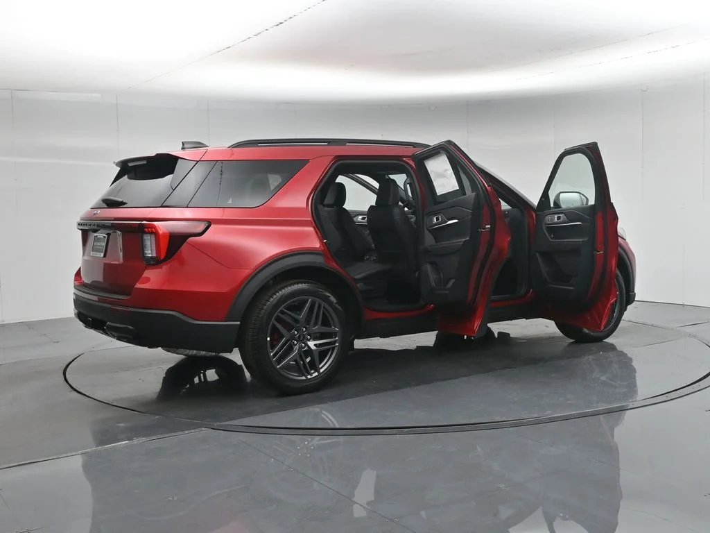 New 2026 Rapid Red Metallic Tinted Clearcoat Ford ST-Line image 5