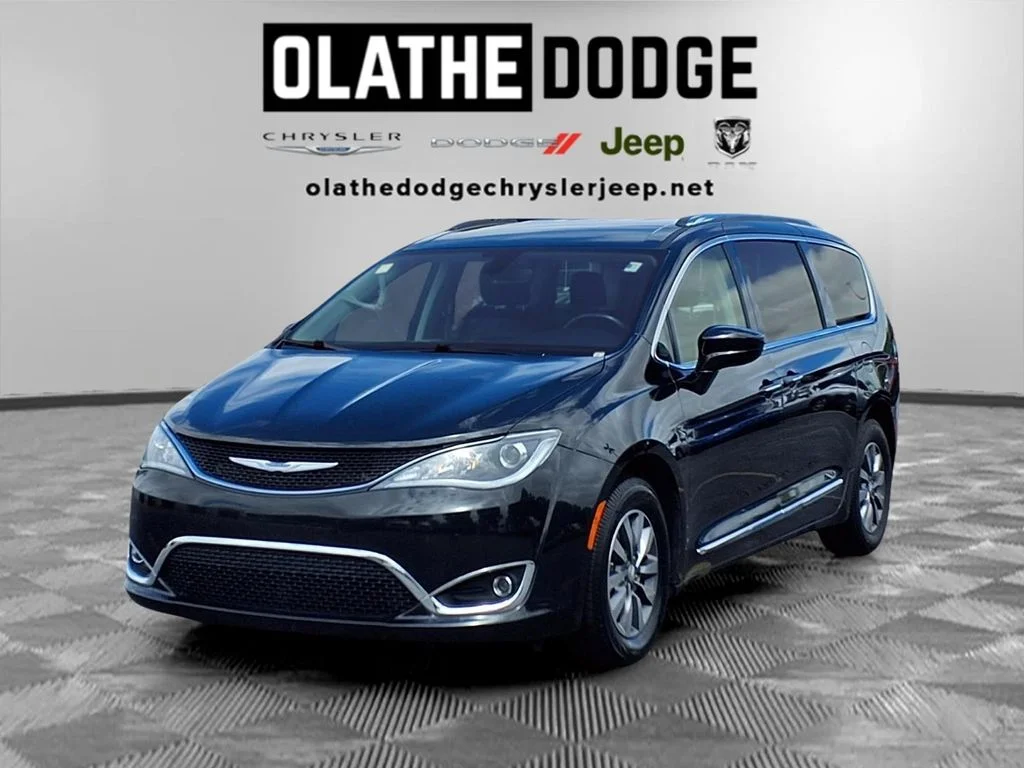 2020 Chrysler Pacifica Touring L Plus's photo