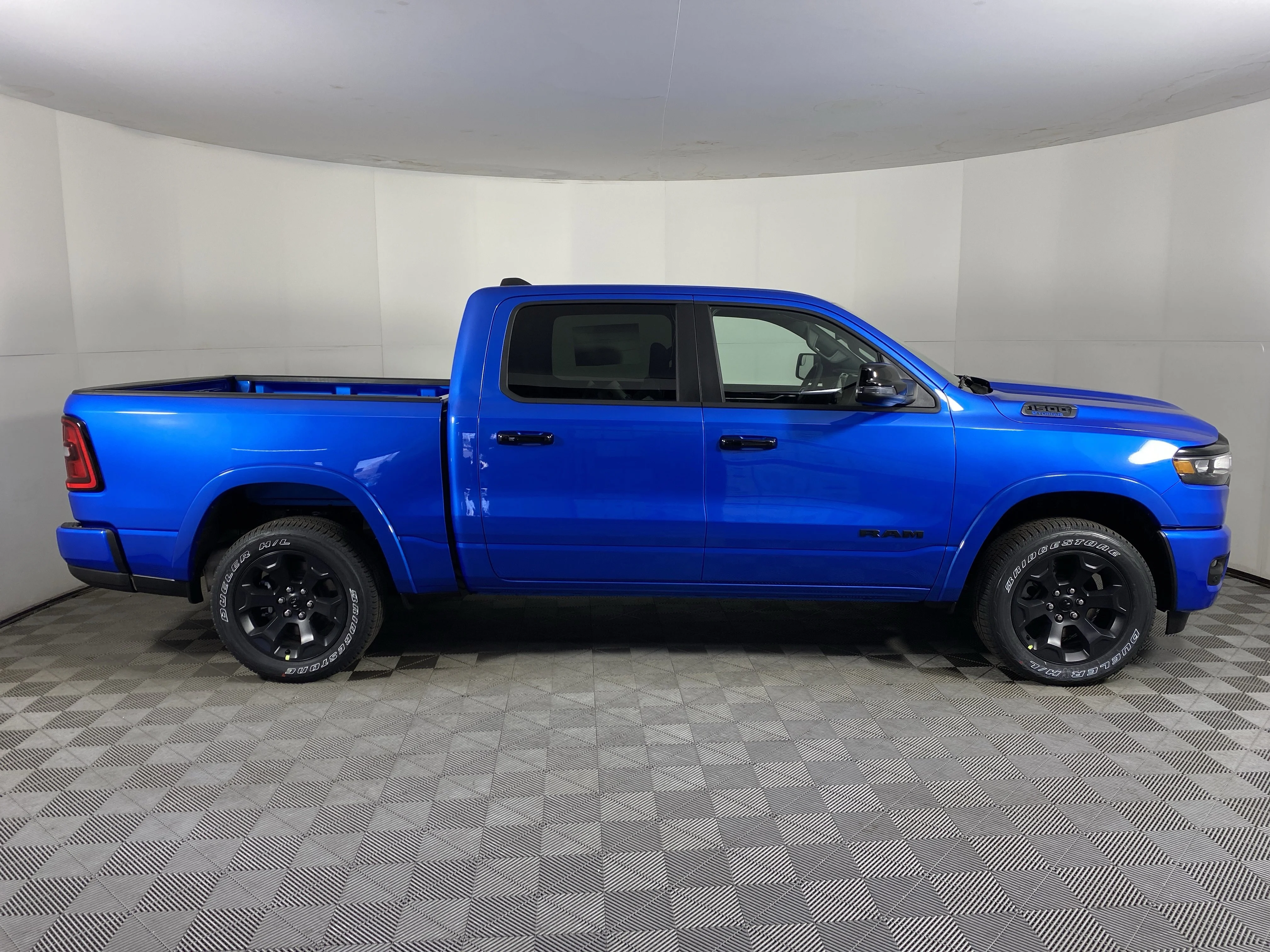New 2026 Hydro Blue Pearl-Coat Exterior Paint RAM Big Horn/Lone Star image 6