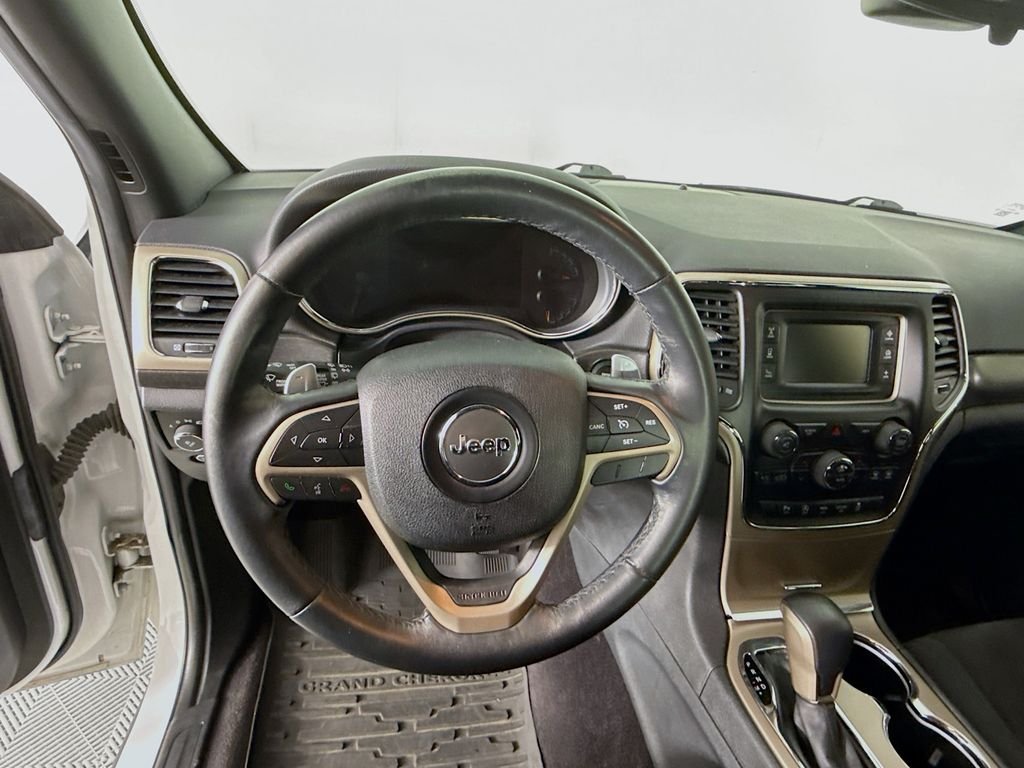 Used 2017 White Jeep Laredo image 12