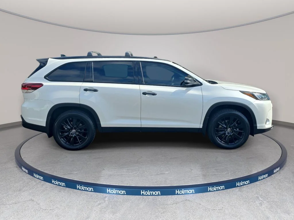 Used 2019 White Toyota SE image 5