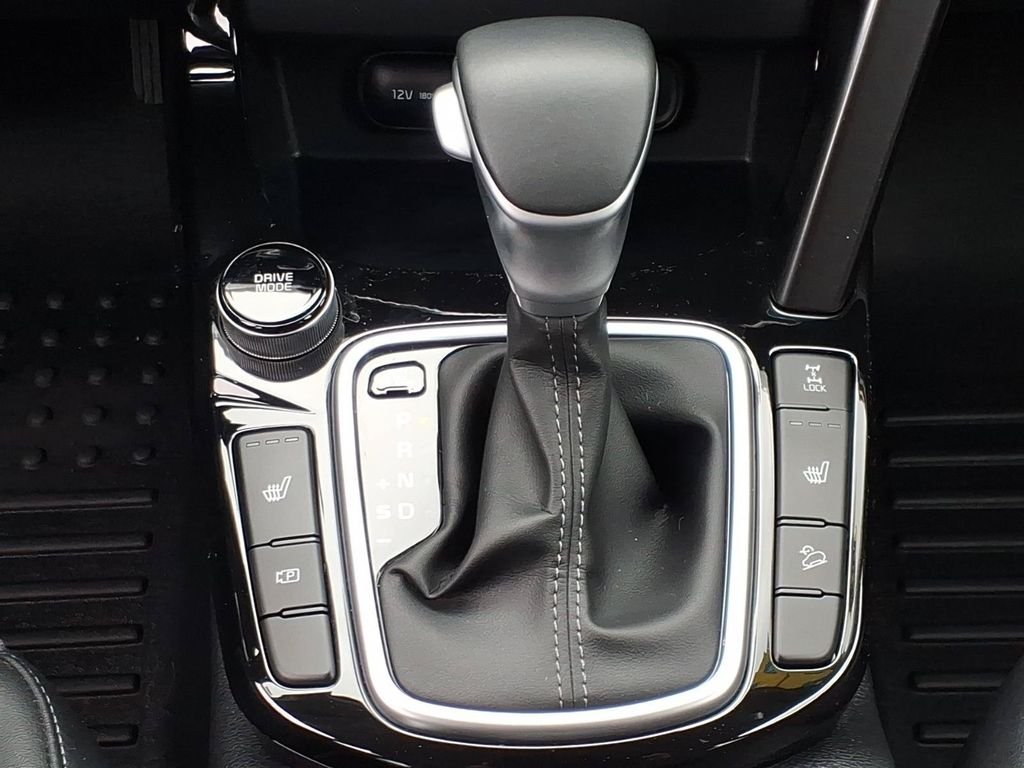 Used 2025 White Kia S image 32