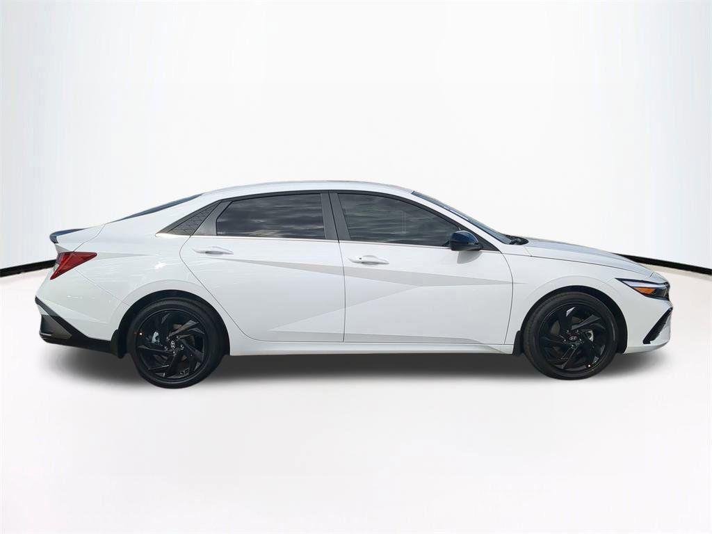 New 2026 White Hyundai SEL Sport Premium image 4