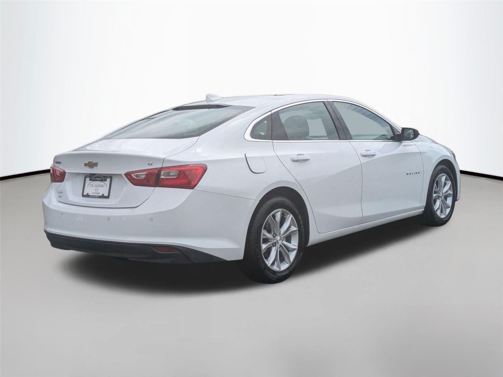 Used 2024 Summit White Chevrolet LT image 6