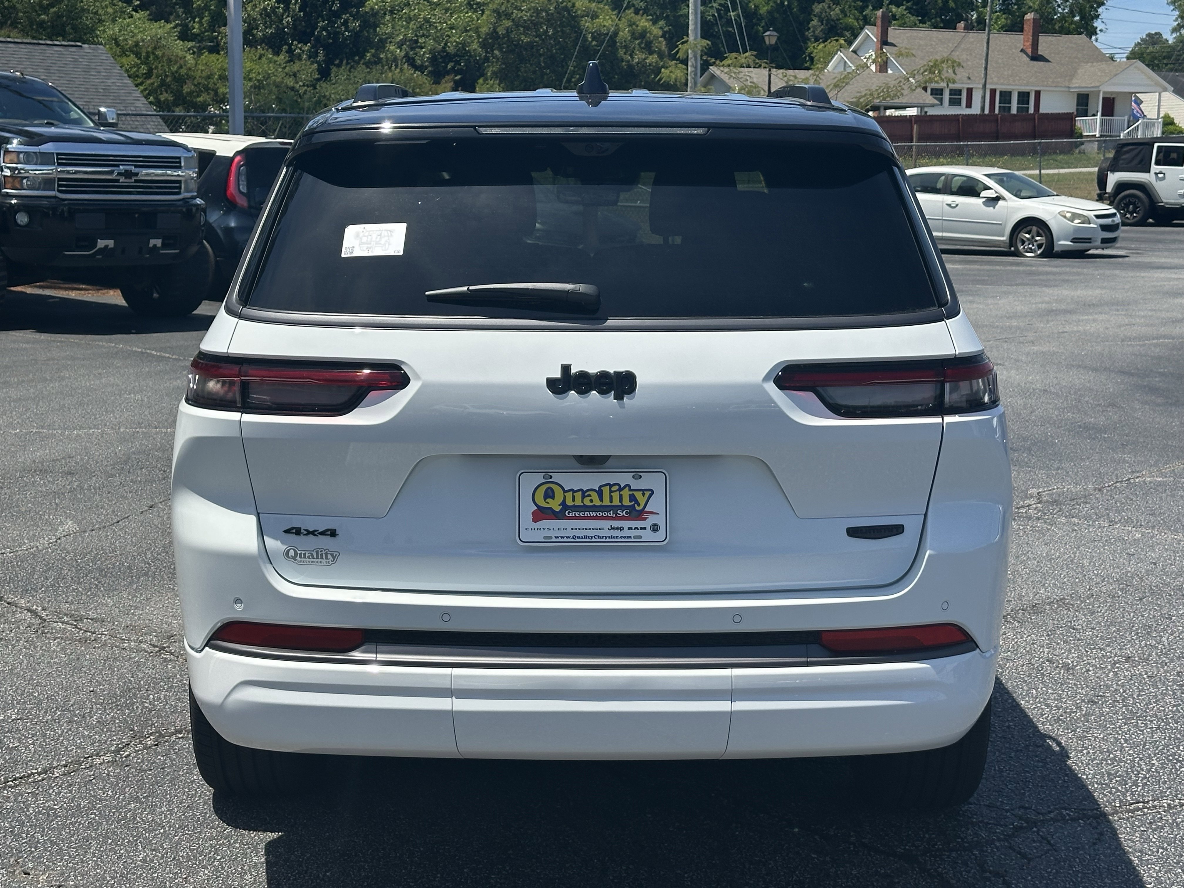 New 2026 Bright White Clear-Coat Exterior Paint Jeep Summit image 7