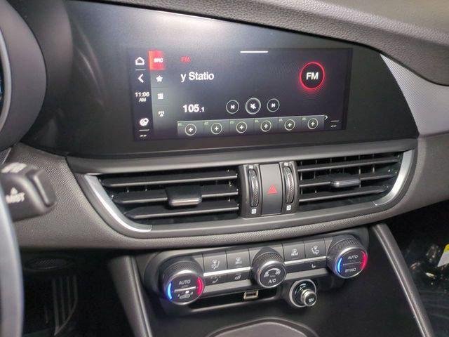 New 2025 Vulcano Black Metallic Exterior Paint Alfa Romeo  image 18