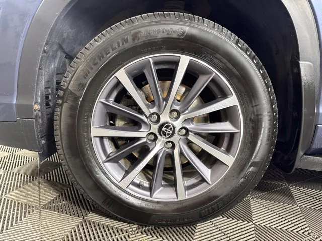 Certified Used 2018 Shoreline Mist Toyota XLE image 10