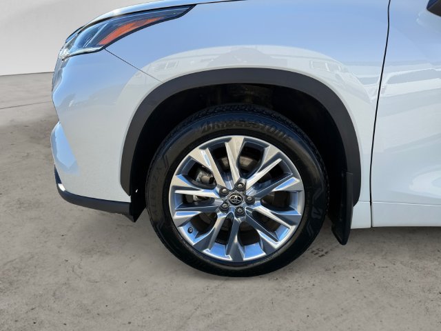 Used 2021 Blizzard Pearl Toyota Limited image 9