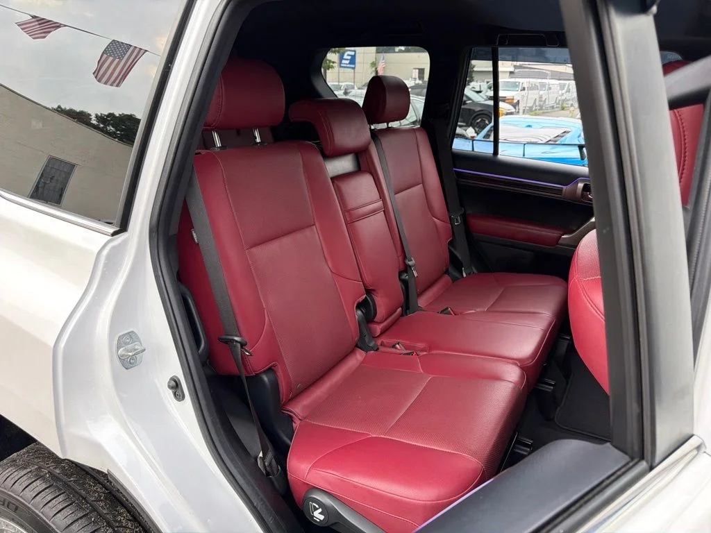 Used 2021 White Lexus 460 image 19