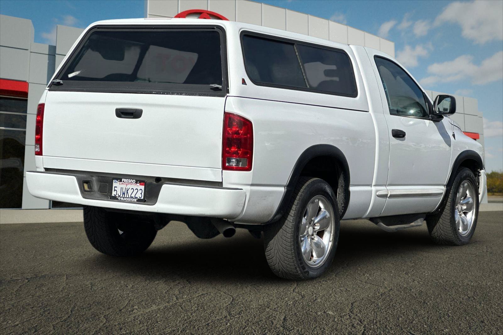 Used 2004 Bright White Dodge SLT image 3