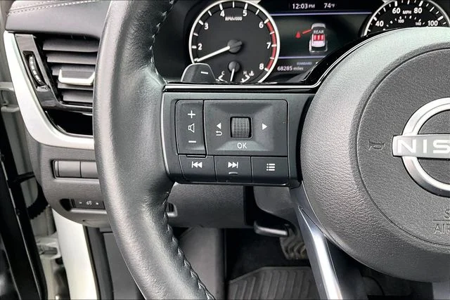 Used 2023 White Nissan SL image 10