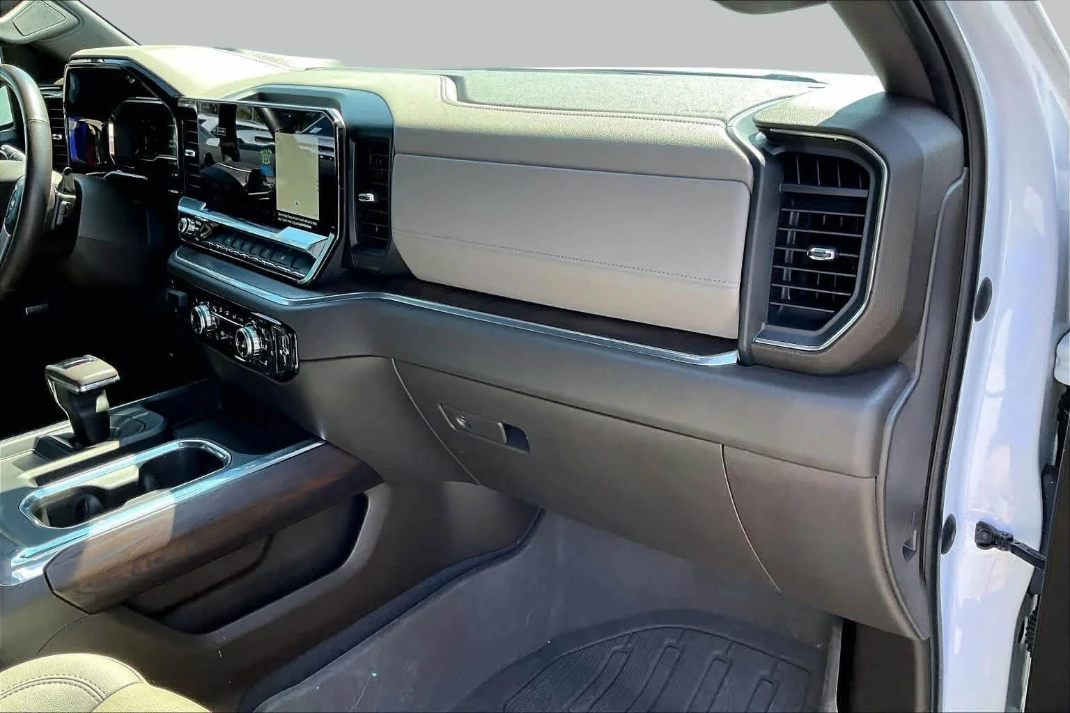 2022 GMC Sierra 1500 SLT - Photo 17