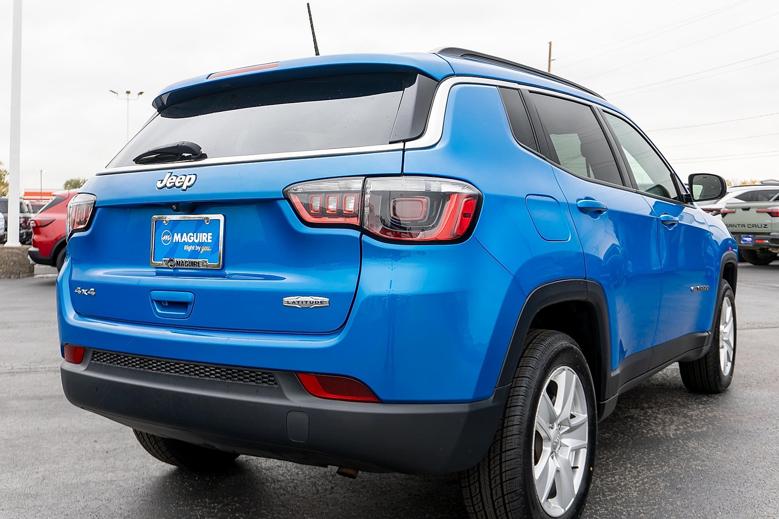 Used 2022 Laser Blue Pearlcoat Jeep Latitude 4x4 image 6