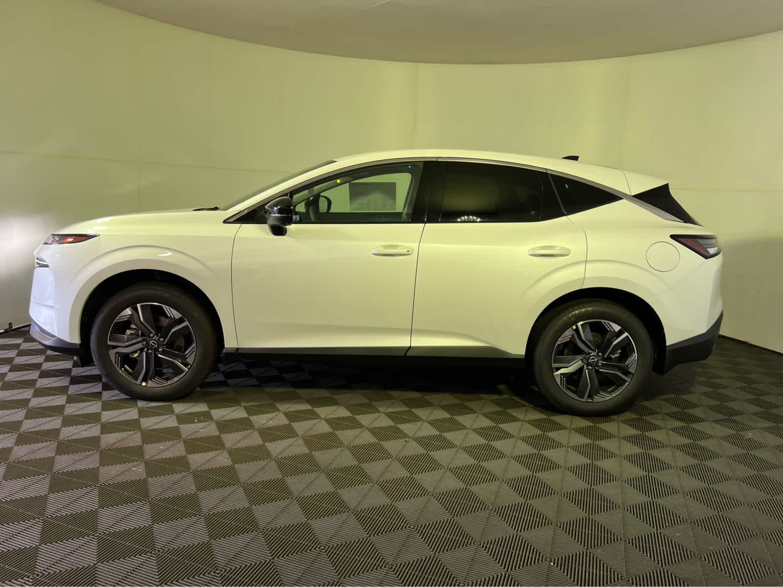 New 2026 Everest White Pearl TriCoat Nissan SL image 4