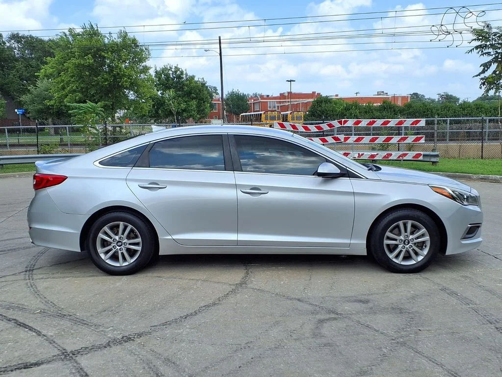 Used 2017 Hyundai Sonata Base with VIN 5NPE24AFXHH530405 for sale in Richardson, TX