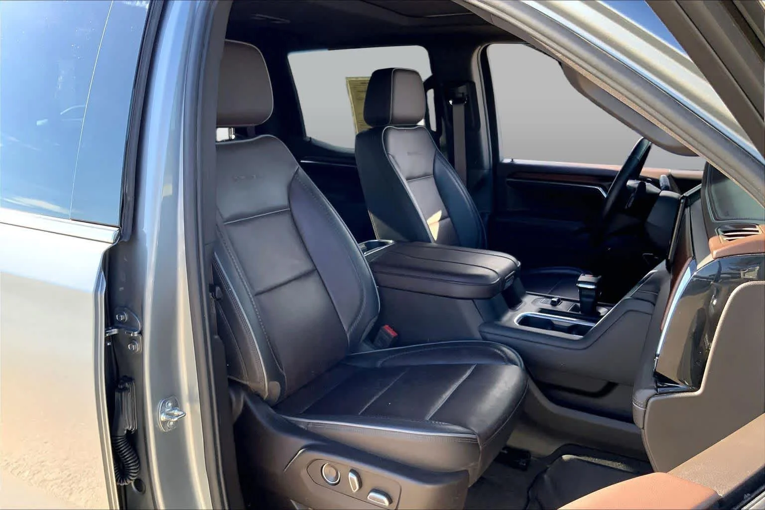 Used 2024 Sterling Metallic GMC Denali image 9