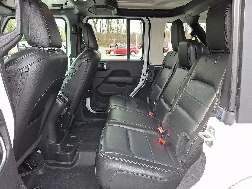 Used 2020 White Jeep Unlimited Sahara image 10