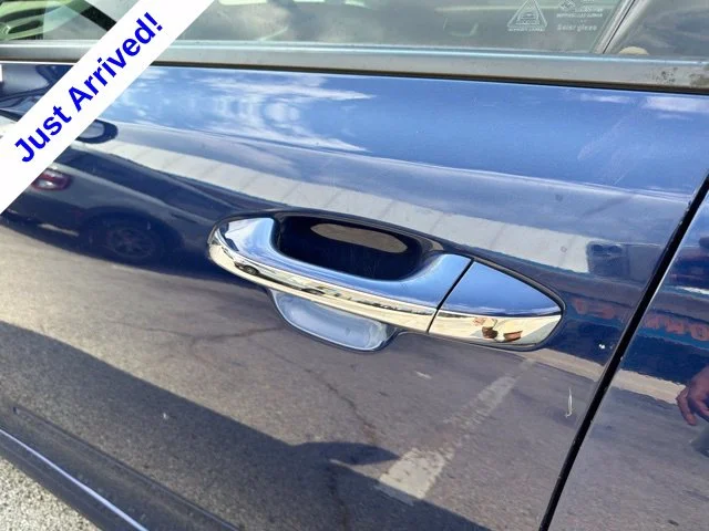 Used 2018 Blue Kia S image 13