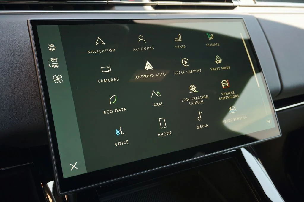 New 2026 Fuji White Land Rover SE image 20