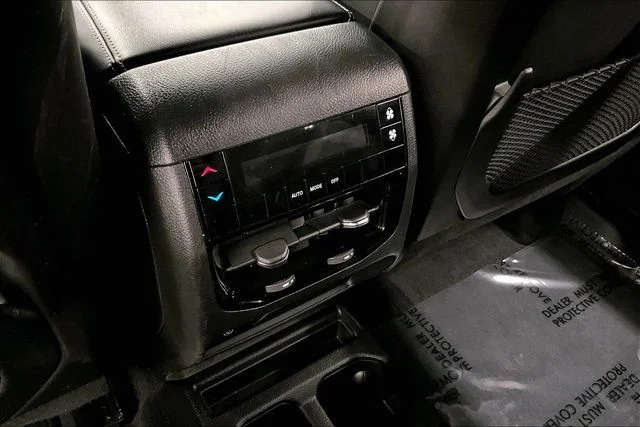 Used 2025 Diamond Black Crystal Pearlcoat Jeep Altitude image 33