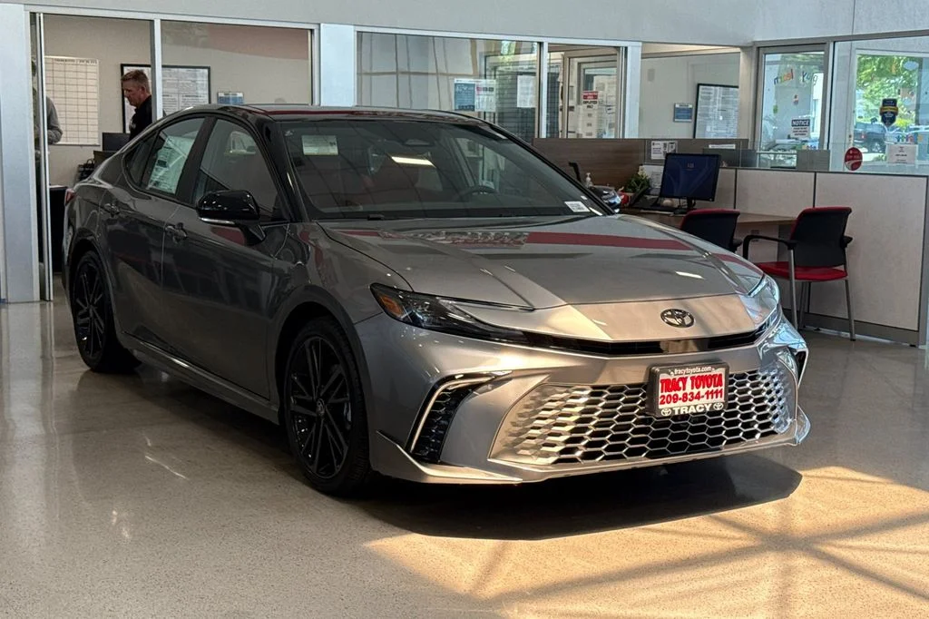 New 2026 Heavy Metal with Midnight Black Metallic roof <sup>1</sup> Toyota  XSE image 2