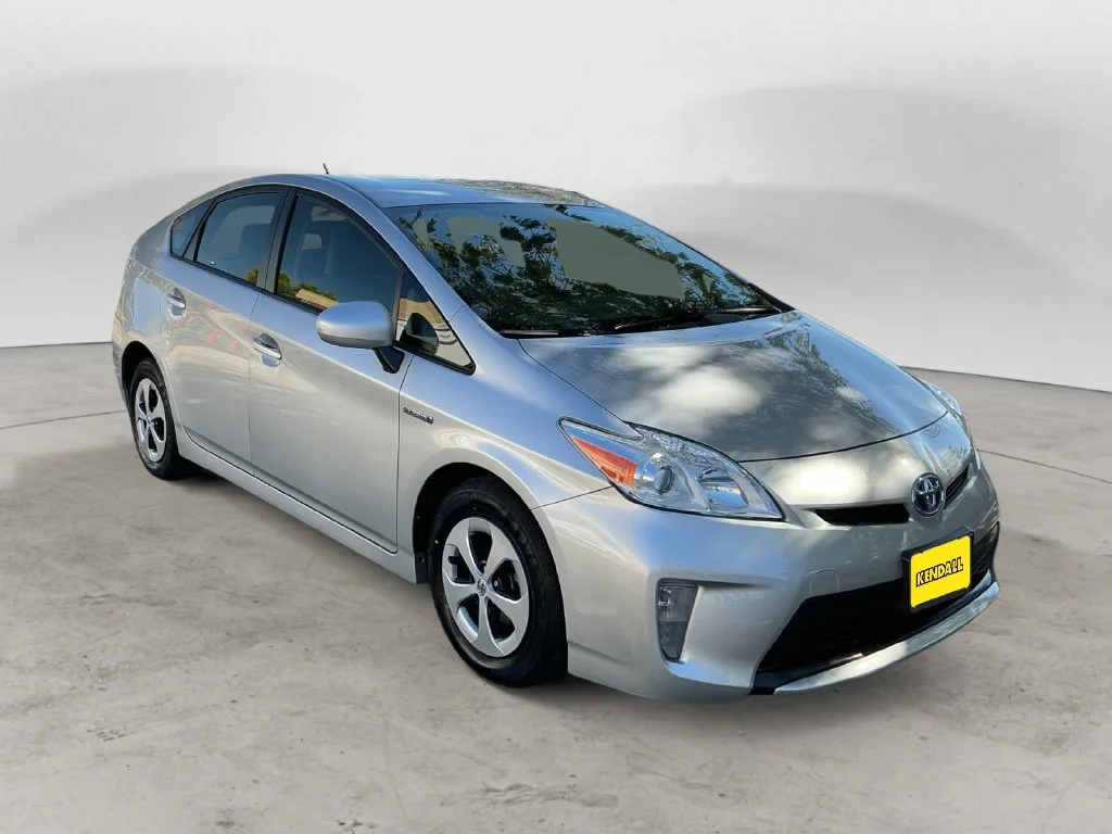 Used 2015 Silver Toyota Three image 5